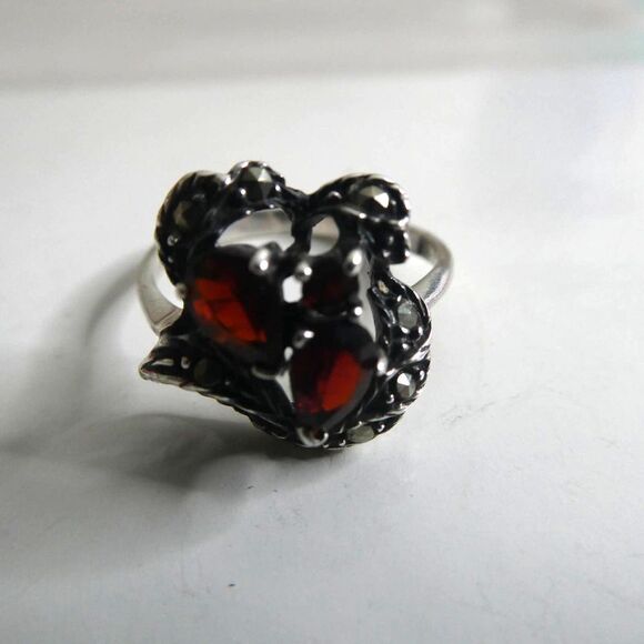 Sterling Silver Garnet Flower Vine Leaf Marcasite Finger Ring Vintage 925 Red - Picture 1 of 7